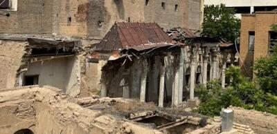 خانه قجری پیرنیا در یک قدمی تخریب؛ کتیبه‌ها را کَندند و بُردند! + عکس