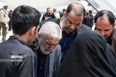 حاج منصور ارضی و سردار قاآنی در فرودگاه مشهد/ عکس