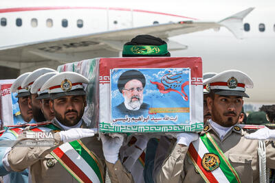 تصاویری از حاج منصور ارضی و سردار قاآنی در فرودگاه مشهد - عصر خبر