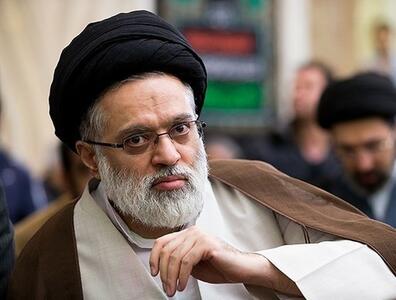 مصطفی خامنه‌ای در مراسم تدفین شهید ابراهیم رئیسی+ عکس