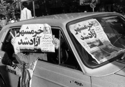 (تصاویر) سفر به ایران قدیم؛ عکس‌های رقص و شادی مردم که ۳ خرداد به خیابان‌ها ریختند!