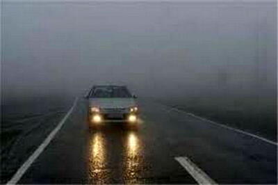 بارش باران و مه گرفتگی در جاده‌های ۱۲ استان