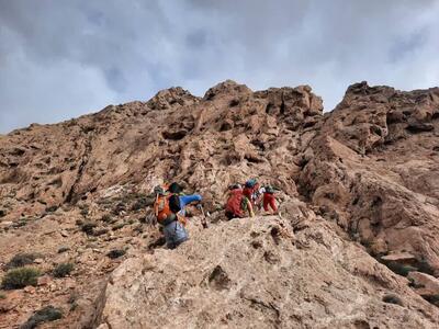 نجات کوهنورد ۶٠ ساله از ارتفاعات جوپار کرمان