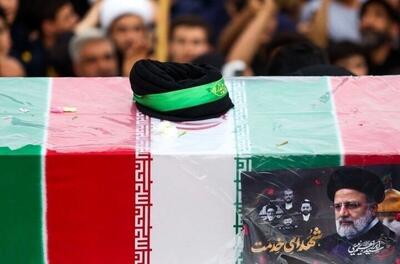 فرزند رهبر انقلاب در مراسم تدفین شهید رئیسی/ عکس