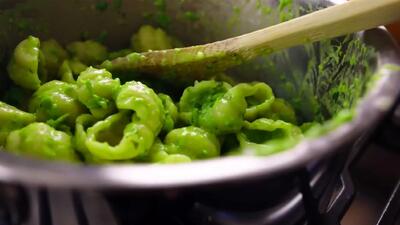 فیلم/ طرز تهیه پاستا خامه ای سبز به سبک سرآشپز ایتالیایی + با سس مخصوص