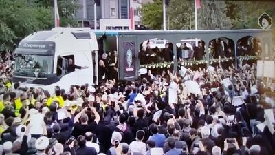 ورود پیکرهای مطهر شهدای خدمت به میدان ۱۵ خرداد مشهد