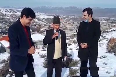 آواز احساسی؛ کربلایی قلعلی اعظمی چه با سوزدار تو برف ترکی میخونه فقط قیافه حضار!
