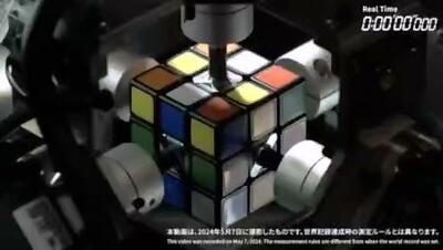 ربات ژاپنی در گینس رکورد جدیدی ثبت کرد: حل مکعب روبیک در ۰.۳۰۵ ثانیه + فیلم