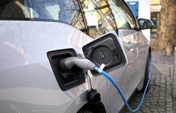 متقاضیان خرید خودروهای برقی سریعا بخوانید/خبر جدید درباره عرضه و ثبت نام خودروها