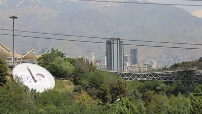 ابرساعت پایتخت منقش به تصاویر سردار سلیمانی و رئیسی (عکس)