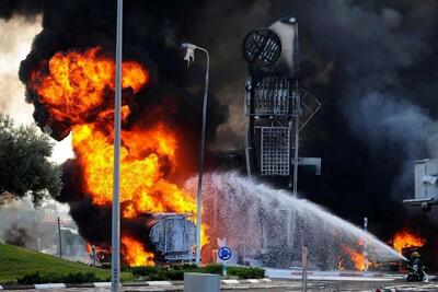 ببینید | تصاویر جدید از آتش‌سوزی بر اثر برخورد دستگاه حفاری با لوله گاز در ایلام
