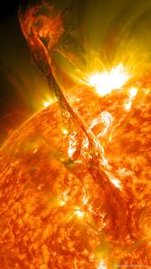 تصویر روز ناسا: یک رشته‌ خورشیدی فوران می‌کند
