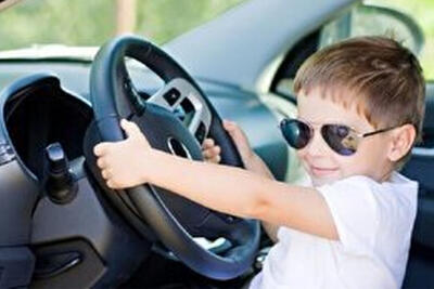 ببینید | هشدار جدی به خانواده‌ها؛ حکم قانون برای کودکانی که رانندگی می‌کنند چیست؟