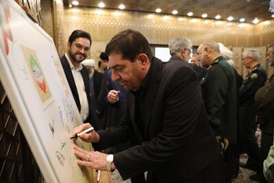 تصاویری از امضای یادگاری مخبر و محمدی گلپایگانی بر تمبر یابود مجلس دوازدهم - عصر خبر