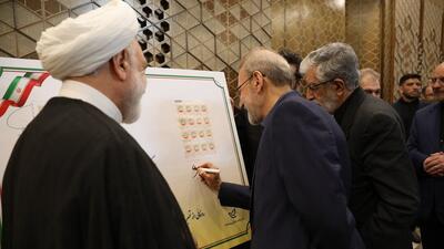 امضای لاریجانی در مراسم افتتاحیه مجلس+عکس - عصر خبر