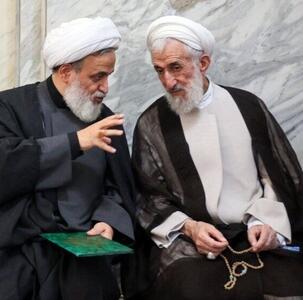 عکس / تصویری از گپ و گفت کاظم صدیقی و علیرضا پناهیان در مراسم هفتمین روز شهادت ابراهیم رئیسی