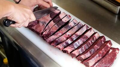 (ویدئو) پخت استیک سوخاری با گوشت گاو ژاپنی