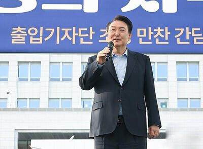 رئیس جمهور کره جنوبی آشپز شد! | تصاویر