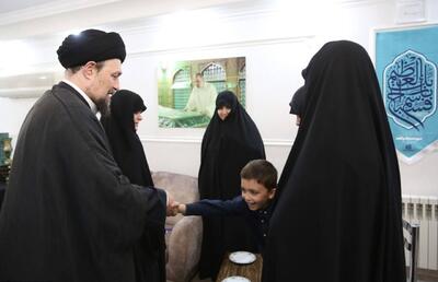 عکس/حضور سیدحسن خمینی و همسرش در خانه ابراهیم رئیسی | اقتصاد24