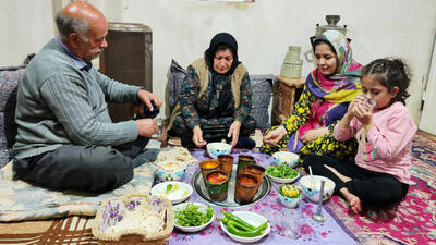 (ویدئو) نحوه پخت یک آبگوشت متفاوت توسط یک بانوی روستایی آذربایجانی
