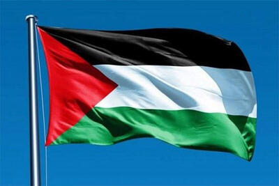 اهتزار پرچم فلسطین در کنار پرچم اتحادیه اروپا