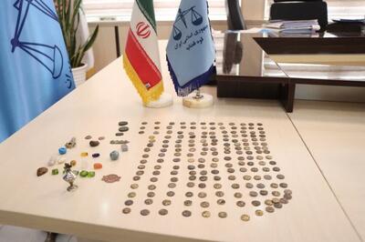 کشف ۱۷۹ قطعه سکه طلا و اقلام فرهنگی ارزشمند تاریخی در آذربایجان‌غربی