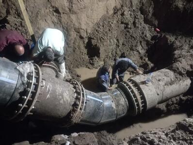 خط اصلی انتقال آب شرب پارس آباد اصلاح شد