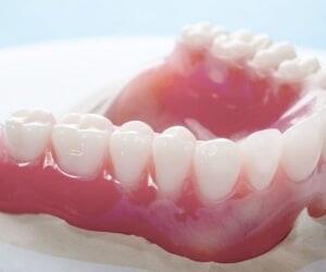 دندان مصنوعی تاریخ مصرف دارد؟
