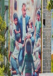 اثر هنرمند البرزی بر پیشانی میدان فلسطین تهران نقش بست - تسنیم