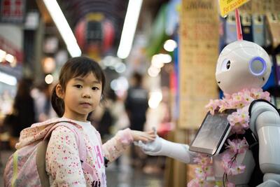 تحقیق جدید: کودکان ظاهراً به ربات‌ها بیشتر از انسان‌ها اعتماد دارند