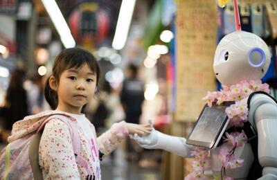 تحقیق جدید: کودکان ظاهراً به ربات‌ها بیشتر از انسان‌ها اعتماد دارند
