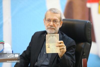 (تصاویر) ژست‌های علی لاریجانی در وزارت کشور