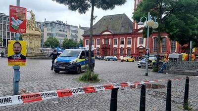 حمله وحشیانه یک فرد با سلاح سرد به پلیس آلمان + ویدئو | ضارب با شلیک پلیس از پا درآمد