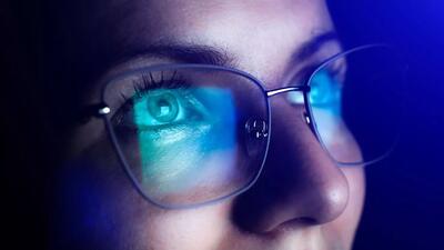 آیا ورزش چشم و فیلترهای نور آبی در سلامت بینایی اثر دارند؟ متخصصان پاسخ می‌دهند