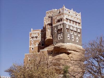 (تصاویر) شگفت‌انگیزترین ساختمان یمن؛ قصری که از صخره روییده است