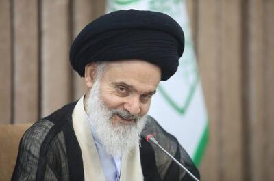 بوشهری امام جمعه قم: سیاست‌های اصلی نظام نباید با جابه‌جایی دولت‌ها تغییر کنند
