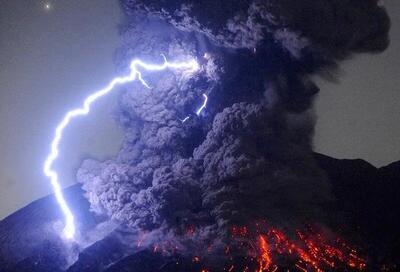 اتفاقات باورنکردنی از رعد و برق در آتشفشان فوئگو در گواتمالا+ فیلم