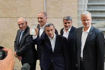 احمدی‌نژاد آمد، کارناوال محمودی‌ها در تهران به راه افتاد!