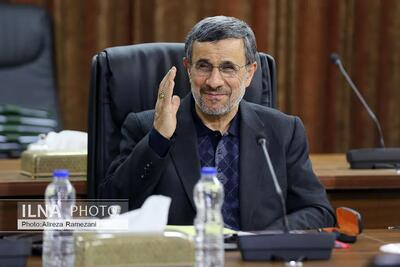 احمدی‌نژاد وارد ستاد انتخابات کشور شد/ فیلم