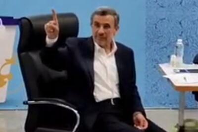 ببینید | حراست وزارت کشور مانع تصویربرداری از احمدی‌نژاد شد!