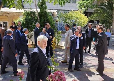 نامزد پر حاشیه آمد / احمدی‌نژاد هم ثبت نام کرد