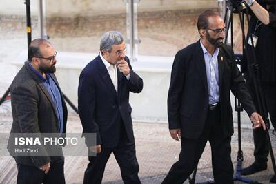 عکس/ احمدی نژاد در مراسم سالگرد امام خمینی در حرم امام
