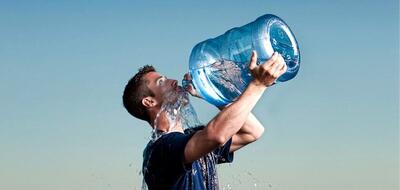 طب سنتی نوشیدن آب در روز‌های گرم را توصیه می‌کند