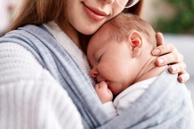 زیاد در آغوش گرفتن نوزاد خوب است؟