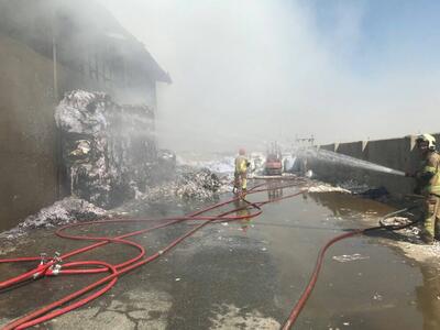 آتش‌سوزی گسترده در شهرک صنعتی بروجن بدون تلفات جانی مهار شد