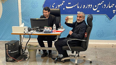 علی نیکزاد در چهاردهمین دوره ریاست جمهوری ثبت نام کرد