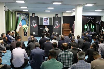 برگزاری مراسم گرامیداشت سالگرد ارتحال امام خمینی (ره) در صندوق کارآفرینی امید