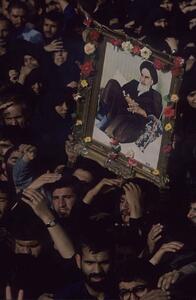عکس تاریخی از تشییع پیکر امام خمینی در تهران
