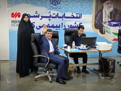 محمد وحدتی هلان به جمع کاندیداهای انتخابات ریاست جمهوری پیوست
