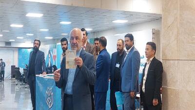 حسن کامران دستجردی در انتخابات ثبت نام کرد